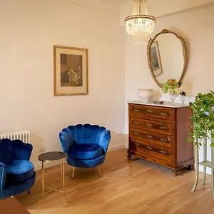 https://domus-serafino.it-romehotels.com
