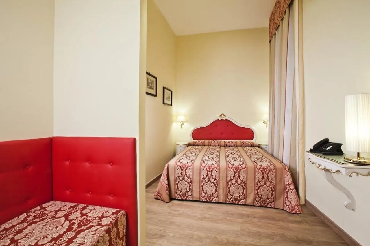 מלון ונציה San Lio Tourist House 2*,